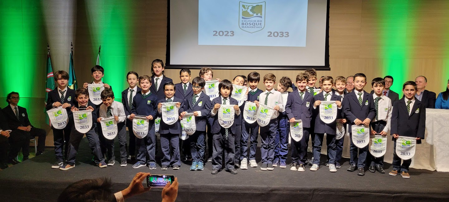 2º ano recebe flâmula da turma do Terceirão