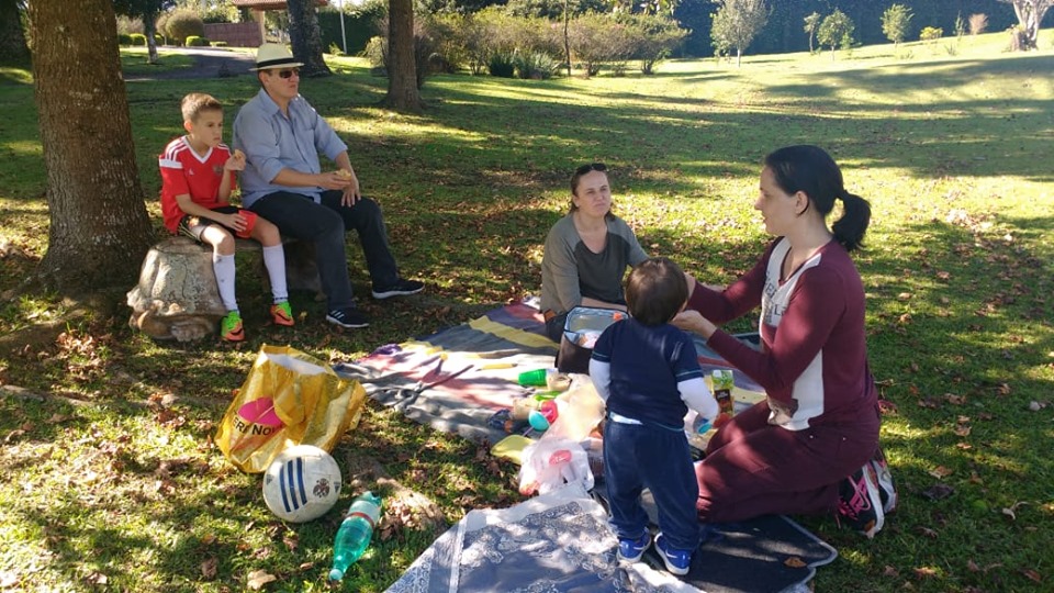 Piquenique reúne famílias Bosque Mananciais