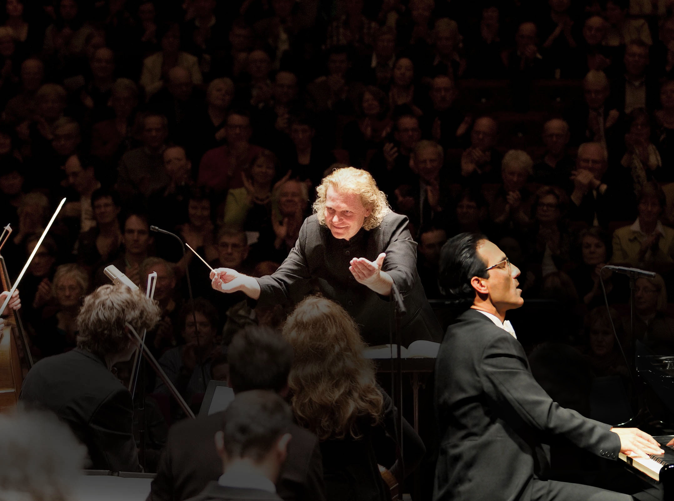 Colégio traz Alvaro Siviero e Sinfonia Rotterdam para apresentação única em Curitiba