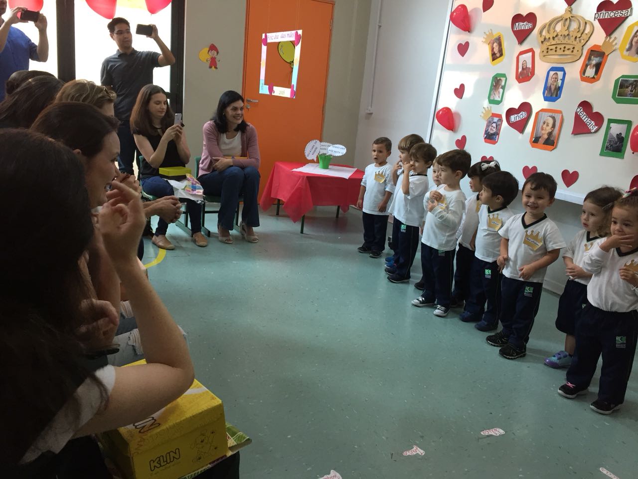 Educação Infantil e Ensino Fundamental de Mananciais emocionam as mães. 