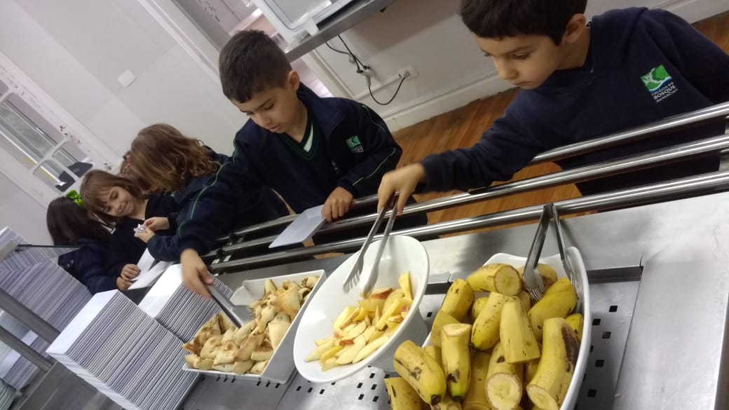 Infantil V capricha na aula de nutrição 