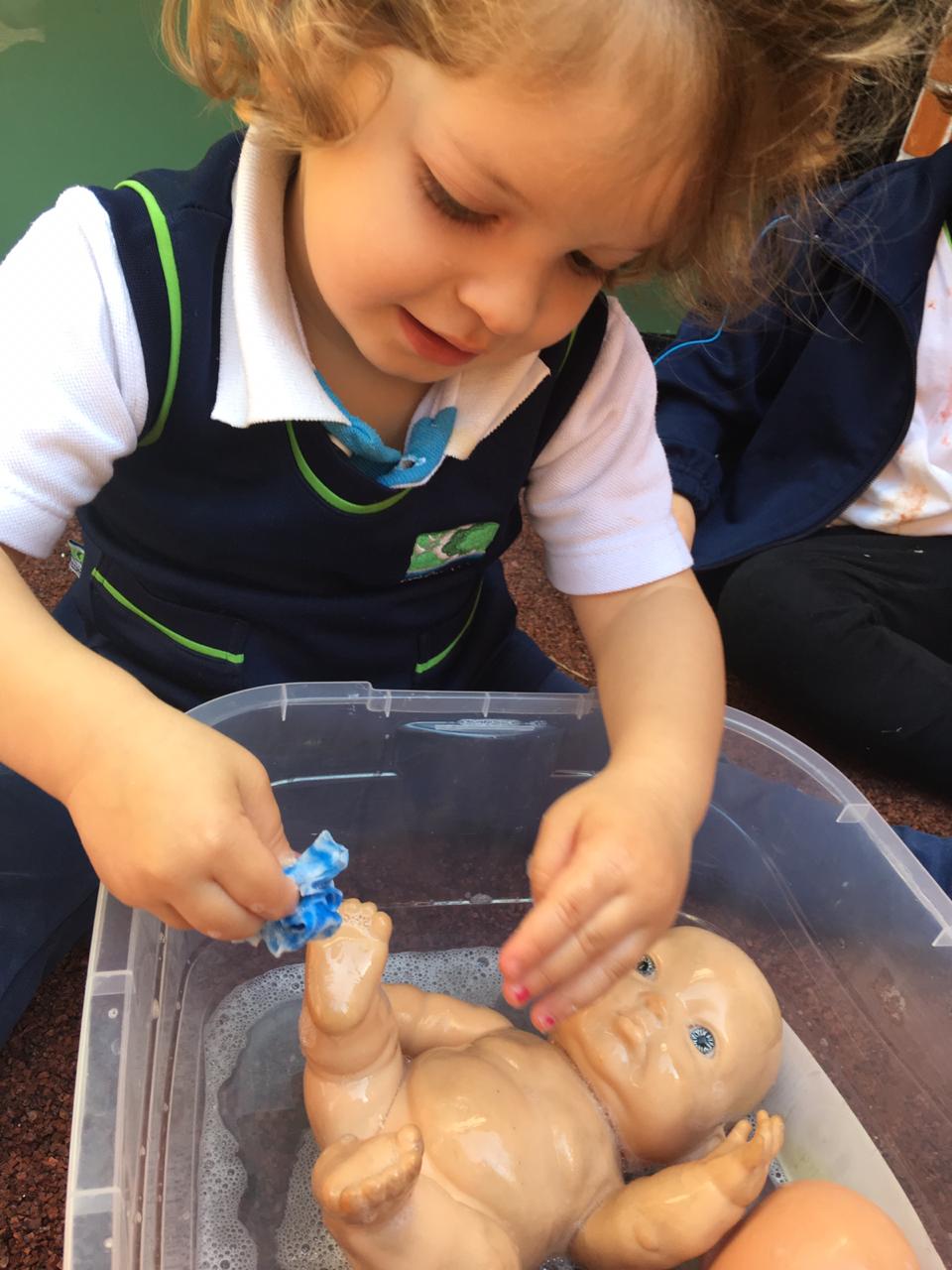 Infantil I treina hábitos de higiene