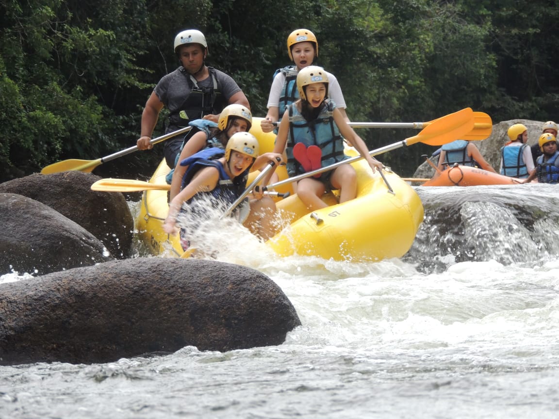 Muita aventura em rafting para o Ensino Médio