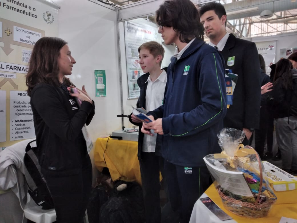 Ensino Médio visita Feira de Profissões da UFPR