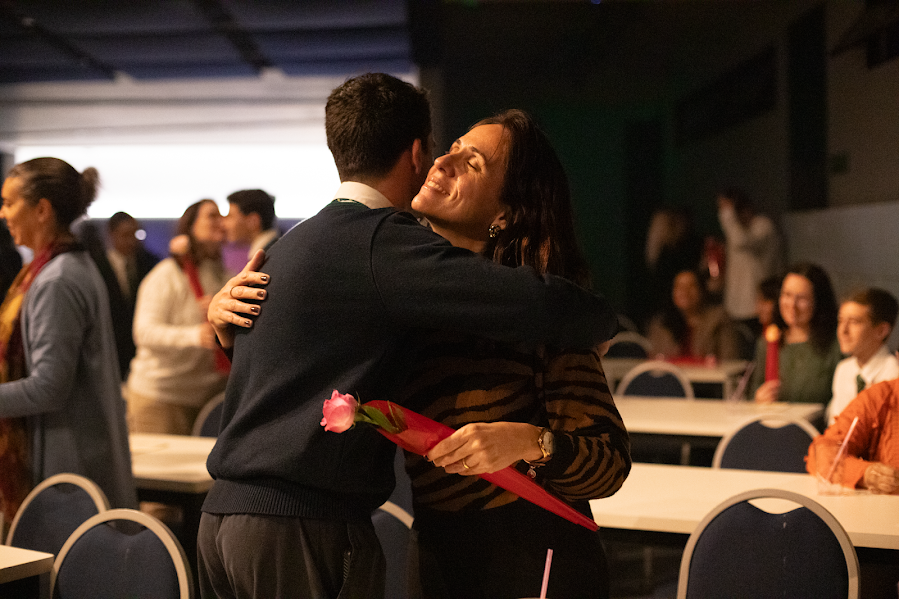 ENSINO MÉDIO HOMENAGEIA MÃES COM UM HAPPY HOUR